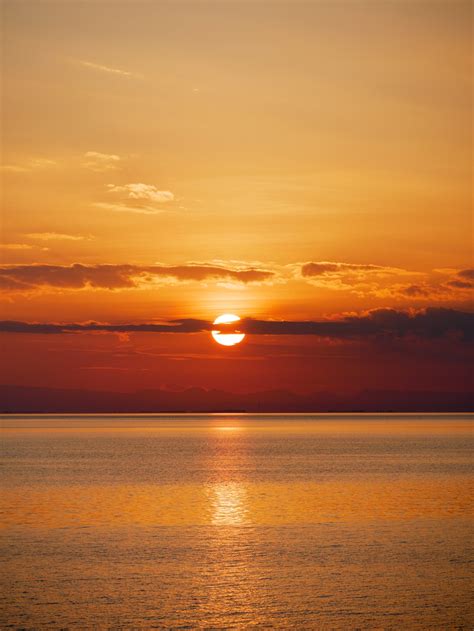 body of water during sunset photo – Free Koh chang Image on Unsplash