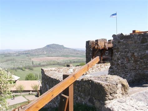 Szigliget castle ile i̇lgili : Rekordbesucherzahl in der Burg von Szigliget - Ungarn Heute