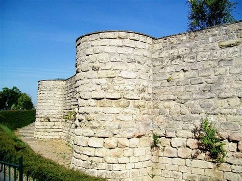 Château De Beaumont Sur Oise — Wikipédia Beaumont Sur Oise Ruines Du