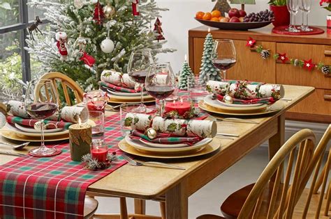 They bring in a warm component and add dimension to your design, especially if you use ones recreate these merry and bright table decorations by incorporating traditional elements while still accenting with unique details. 37 beautiful Christmas table decorating ideas ...