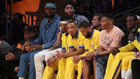 Lakers Players Were Texting During Games Source Says