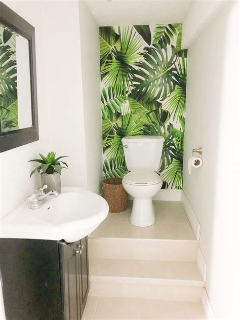 Tropical Bathroom In 2020 Palm Tree Bathroom Decor Palm