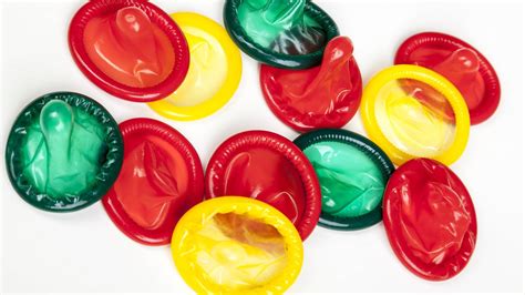 Know Everything About Condom Allergy From An Expert एक्सपर्ट से जानिए