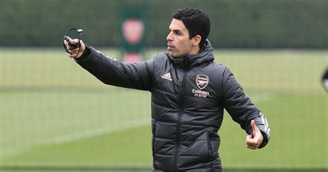 3 héctor bellerín (dr) arsenal 2. Arsenal vs. Villarreal Europa League 2021 online streaming ...