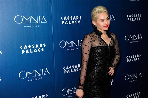 Miley Cyrus Is So Totally Open Has A ‘fluid Sexuality Metro Us
