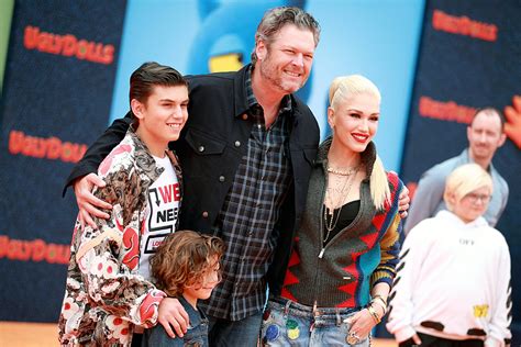 Gwen stefani's sons kingston, zuma and apollo posed with blake shelton and their mom at the l.a. Blake Shelton 'Can't Imagine My Life Without' Gwen Stefani ...