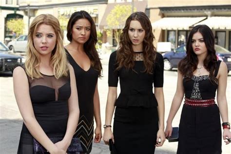 Pretty Little Liars Recap Thats What Was In The Trunk Glamour