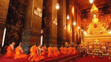 Meditação Num Templo Budista