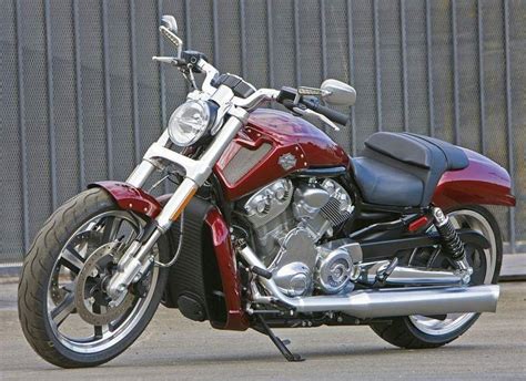 It has a slightly more pronounced radiator cover behind the front wheel and a slightly less protruding engine cover in front of the seat (the fuel tank is stored. Harley Davidson VRSCF V-Rod Muscle (2009-10 ...