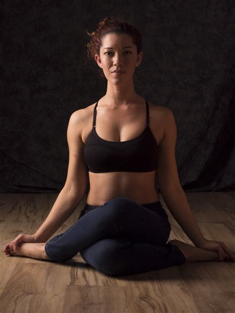 Saadana Nimste Amelia Simone Yoga Shoot