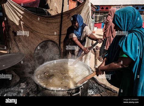 South sudan famine food aid hi-res stock photography and images - Alamy
