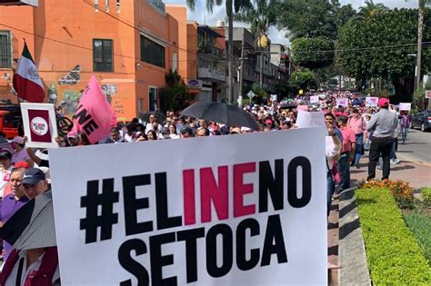 Ciudadanos De Xalapa Marchan En Defensa Del Ine Palabrasclaras Mx