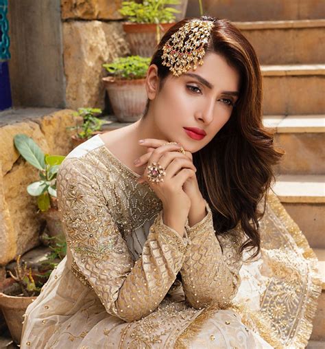 Latest Beautiful Bridal Photoshoot Of Ayeza Khan Pakistani Dramas
