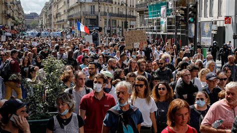 De Nouvelles Manifestations Ont Débuté En France Contre Le Pass Sanitaire
