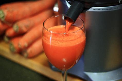 carrot juice drinking eyesight stronger sharper makes drink