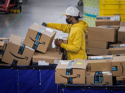 Jeff Bezos acepta que Amazon debería tratar mejor a sus empleados