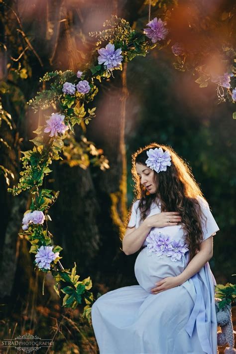 Beautiful Autumn Maternity Photography Glasgow With Flower Circle