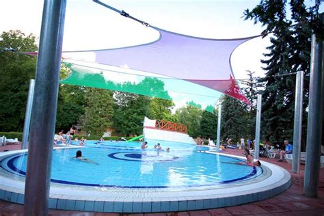 Az aquaworld resort budapest különleges tematikájával, hatalmas kupolájával és izgalmas csúszdáival emelkedik ki a budapesti strandok közül. Római Strandfürdő | Budapest strand | Strand.hu