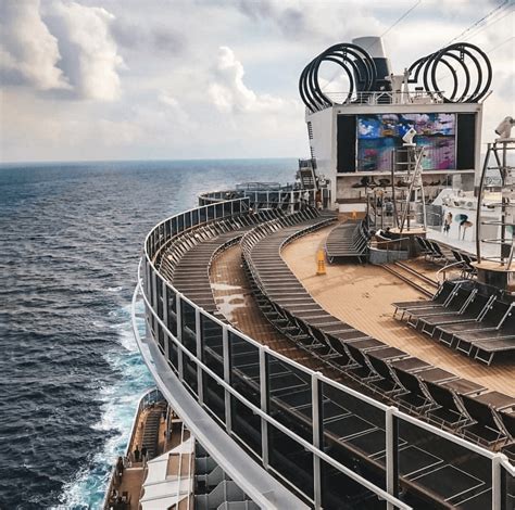 She was christened in genoa by her godmother, sophia loren, on 9 june 2018. MSC Seaview - O Navio Mais Incrível da Temporada - Acho ...