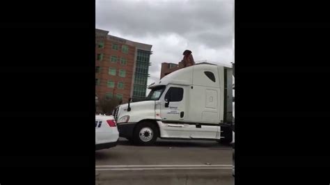 Freeway Shut Down As Naked Woman Dances On Truck Youtube