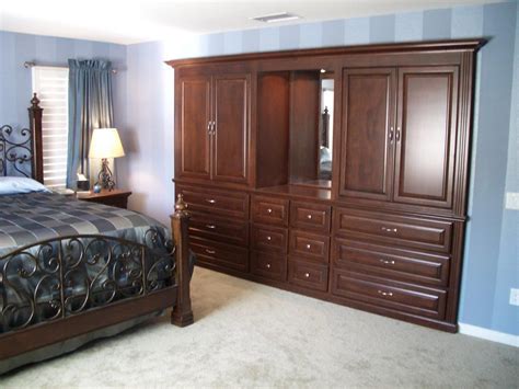 Impressive 20 Small Bedroom With Cabinets That You Must