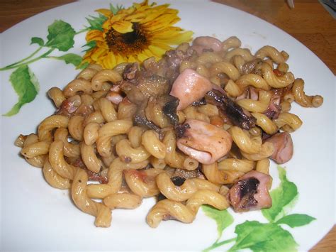 I moscardini bianchi li riconoscete dagli 8 tentacoli con 1 sola fila di ventose, che si differenziano appunto dal polpo verace. CUCINARECONALINA: Pasta con melanzane e moscardini