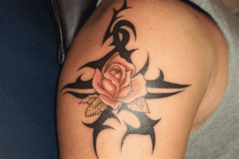 This traditional rose tattoo also has more of a masculine look and is perfect for people who love original tattoos. 16 Masculine Rose Tattoos for Men