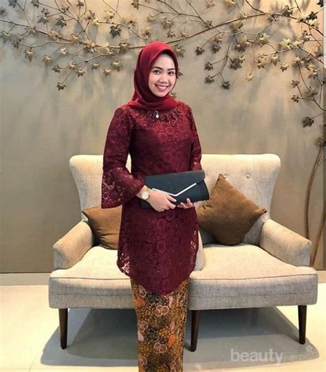 Inspirasi Kombinasi Warna Merah Maroon Untuk Style Kondangan Hijab