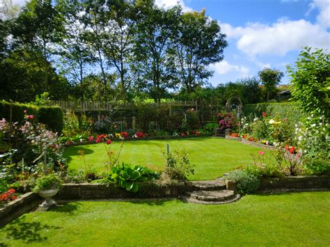 English Gardens Are Beautiful Secret Garden English Garden Garden