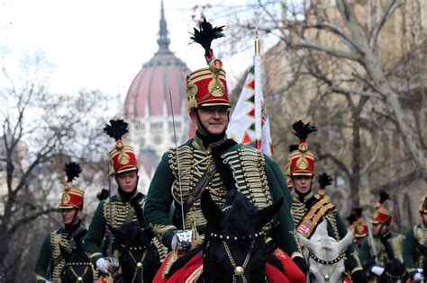 The Mesmerising Uniform Of The Hungarian Hussars Photos Daily News