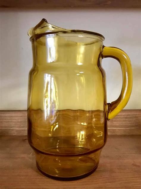 Vintage Glass Iced Tea Water Pitcher W Ice Lip Amber 9 Tall Tiny Chip