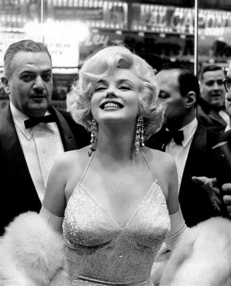 marilyn monroe on instagram “marilyn monroe photographed at the premiere of “some like it hot
