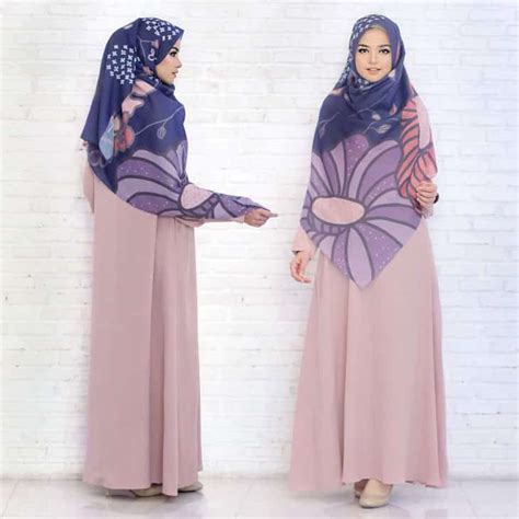 Cerita di atas hanyalah khayalan belaka. 11 Merek Baju Muslim Wanita Terkenal Yang Bagus & Terbaru