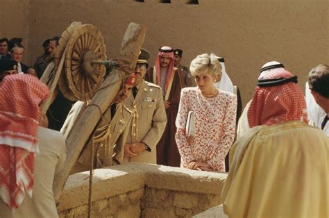 في إحدى الليالي لم أتمكن من العثور على الأميرة في جناحها بفندق ألبيرغ، وأدركت. جو 24 : شاهد.. صور نادرة للأميرة ديانا