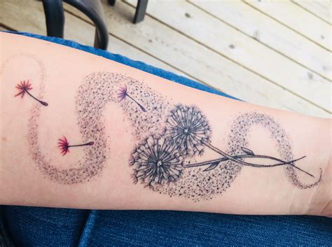 This blowing dandelion tattoo on foot is suitable for women who believe in the philosophy of time. Dandelion wrist tattoo. #wrist #family | Tattoos, Infinity ...