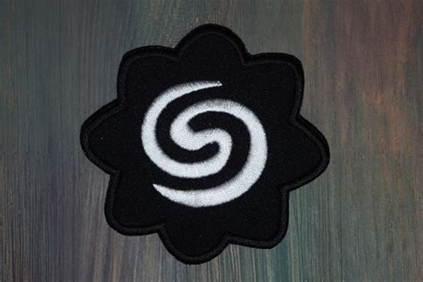 Free gambar tato tribal bunga download free clip art sumber : Borneo Rose patch Bunga Terung Tribal Emblem Amulet ...
