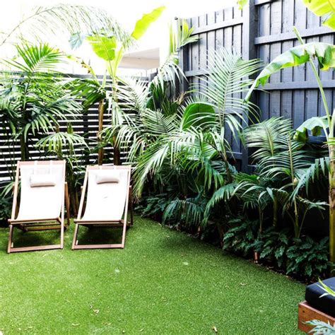 Here a large palm is surrounded by ferns and evergreens and mulched with pale chopped bark or pale stone. La Maison Jolie: Australian Gardening Trends for 2017
