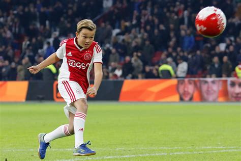 Acompanhe heerenveen x ajax ao vivo pelo campeonato holandês a partir das 11h45 (de brasília) só aqui no futebol play hd você não vai perder nenhum lance da partida entre heerenveen e ajax. Scoor jij tijdens de rust van Ajax - Heerenveen...?