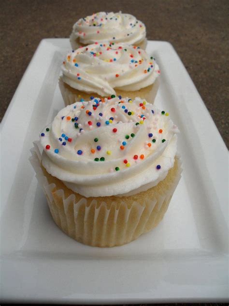 Mac and 'shews (vegan mac and cheese) rating: Dairy-Free White Cupcakes | Dairy free cake, Dairy free ...