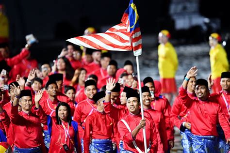 Lee hup wei dan nauraj singh randhawa yang merupakan dua atlet lompat tinggi wakil malaysia berjaya mara ke peringkat akhir sukan komanwel bagi merebut pingat emas di gold coast, australia. Aksi atlet Malaysia esok | Harian Metro