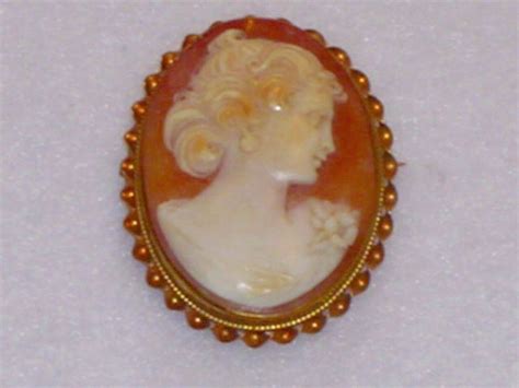 Antique Victorian 14k Yellow Gold Carved Carnelian Shell Cameo Pin