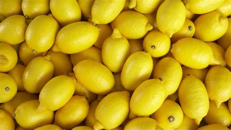 22 Ways To Naturally Clean Your Kitchen With Fresh Lemon