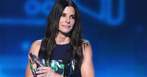 In fact, louis bullock, 8, and laila bullock, 5, even prefer sandra's boyfriend, bryan randall, to her. Sandra Bullock: Nun auch Favoritin bei den Globes | BUNTE.de