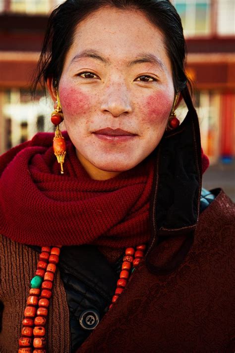 this photographer traveled to 37 countries to prove that female beauty is everywhere beauty