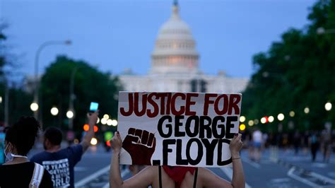 Crowds protest Floyd killing and Trump outside White House
