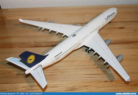 Revell Airbus A340 300 13191 Airlinercafe