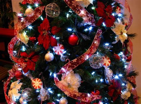Wallpaper Tree Christmas Decorations Garland Ribbon Close Up