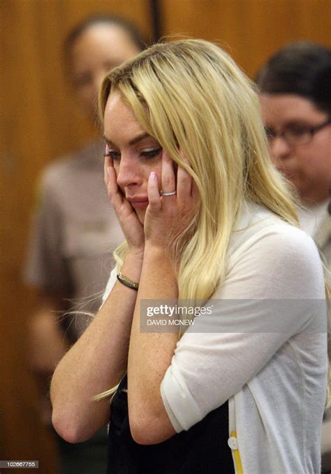 lindsay lohan reacts as she is sentenced to 90 days jail by judge nachrichtenfoto getty images