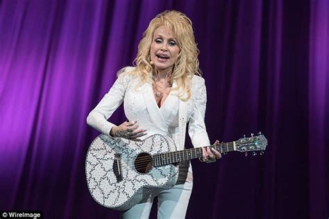 Dolly Parton Weighs In On Same Sex Marriage Debate Daily Mail Online