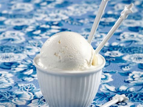 Vous croulez sous les fraises à tel point que vous ne savez plus quoi en faire ? Glace au yaourt facile : découvrez les recettes de Cuisine ...